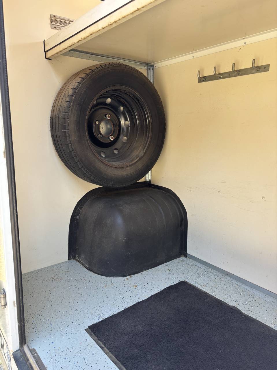 Horse trailer Renault Master 2 Stalls 2008 Used