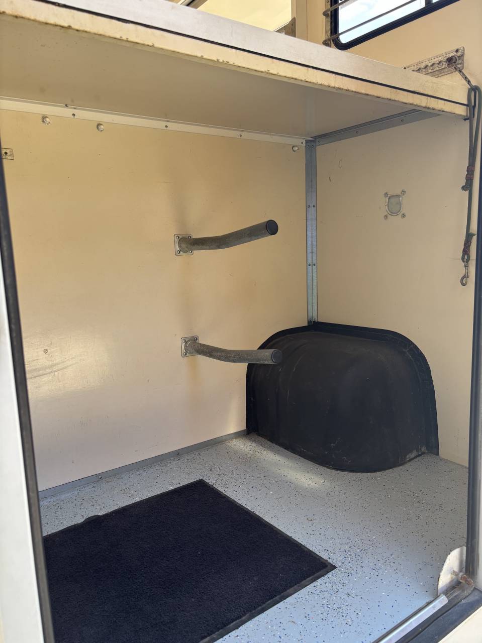 Horse trailer Renault Master 2 Stalls 2008 Used