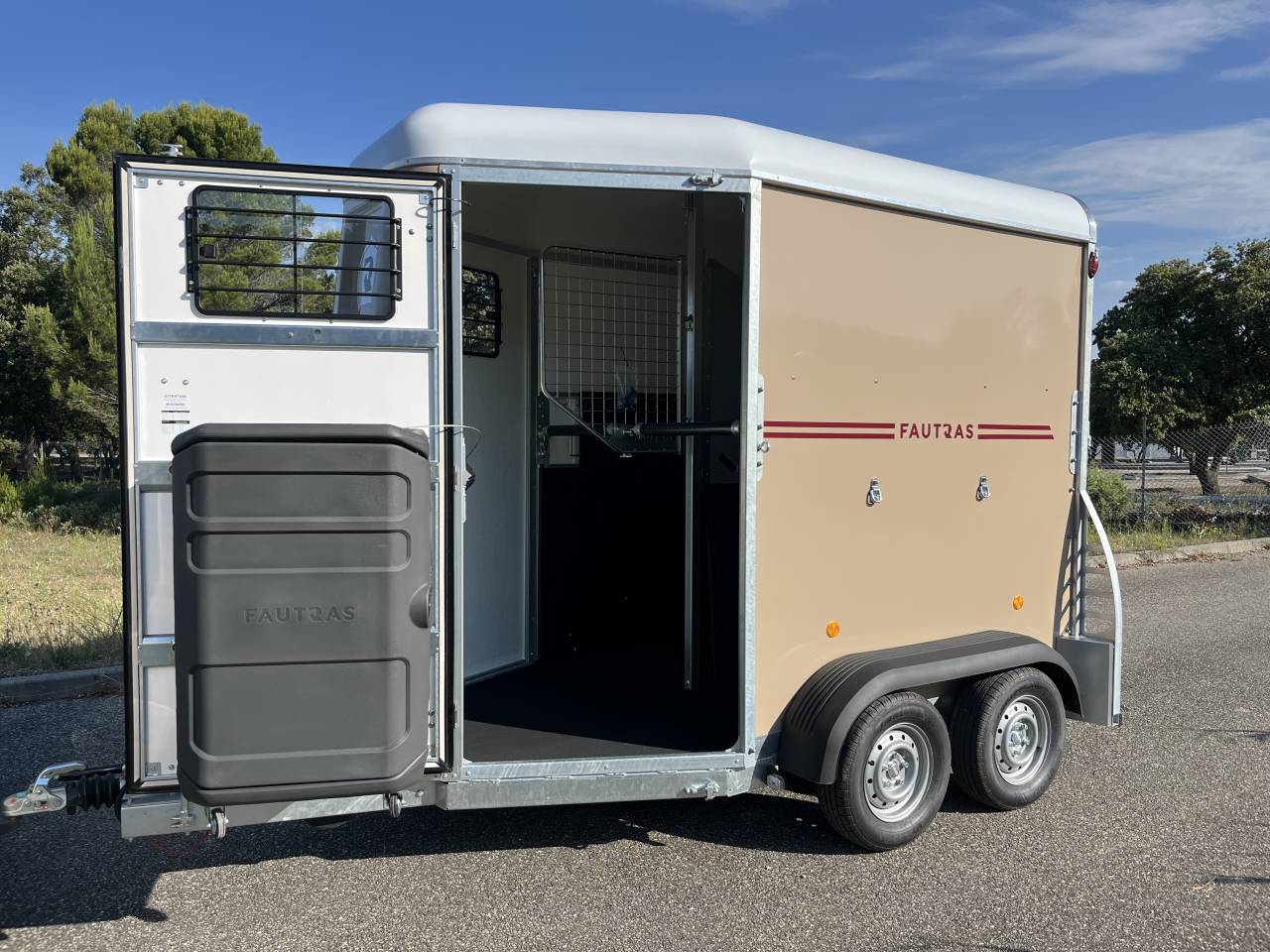 Horse trailer Fautras  2 Stalls 2026 New