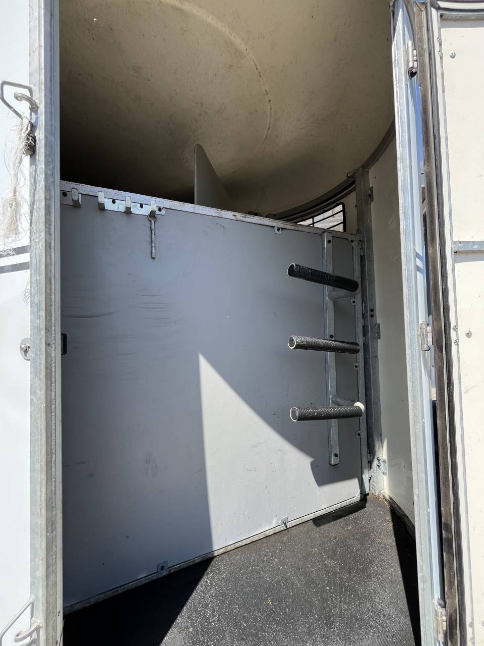 Horse trailer Fautras  3 Stalls 2012 Used