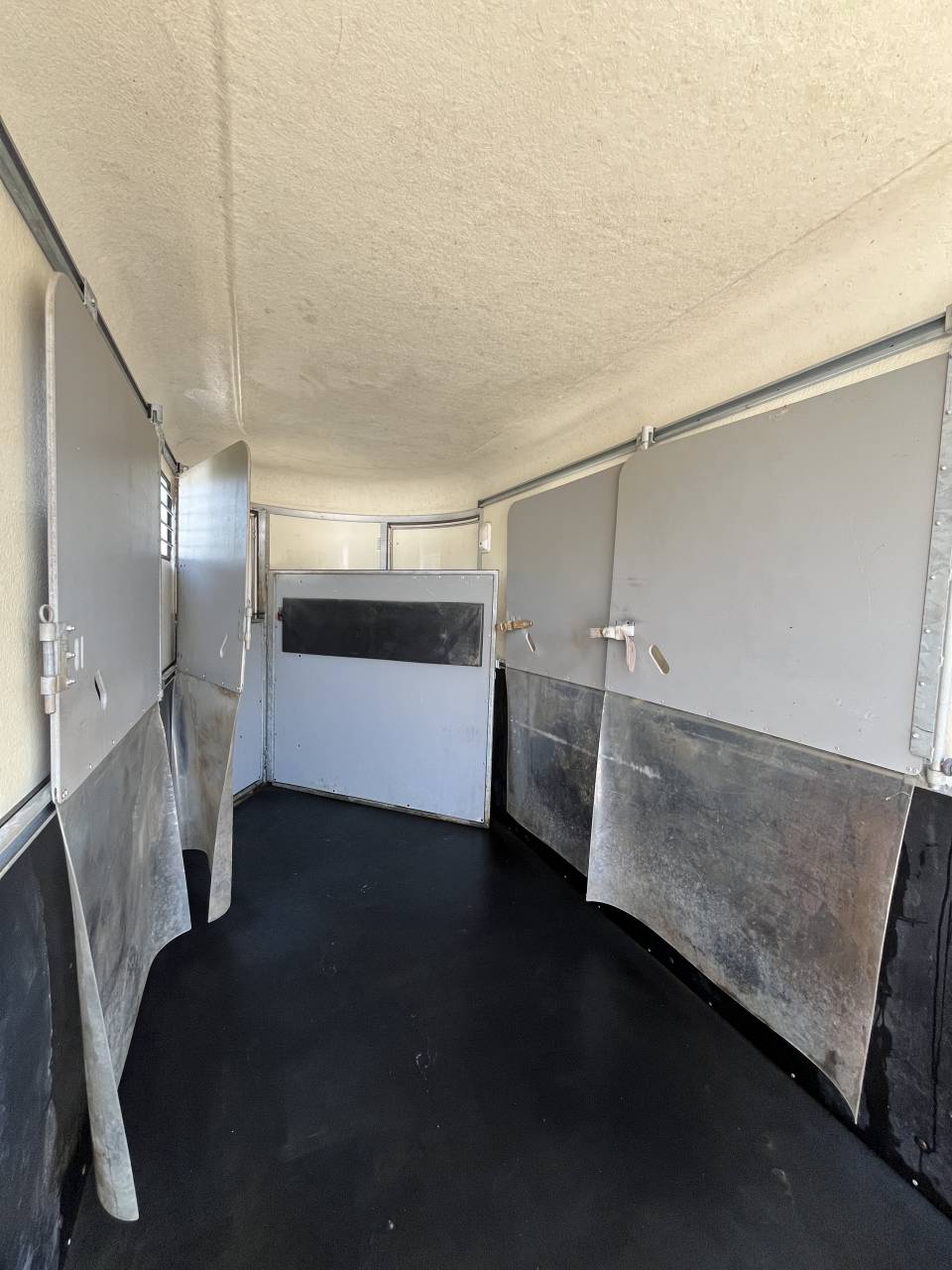 Horse trailer Fautras  3 Stalls 2012 Used