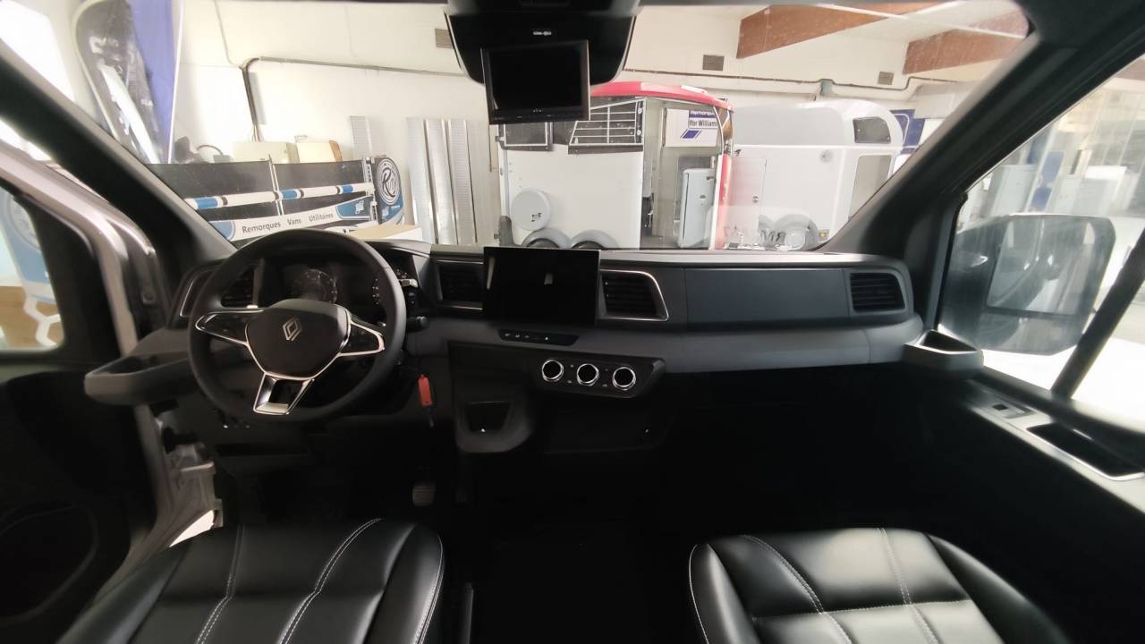 Horsebox HGV Krismar 5 PLACES ASSISES STALLES 2026 New