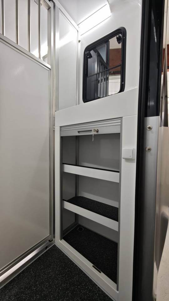 Horsebox HGV Krismar 5 PLACES ASSISES STALLES 2026 New