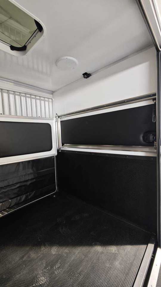 Horsebox HGV Krismar 5 PLACES ASSISES STALLES 2026 New