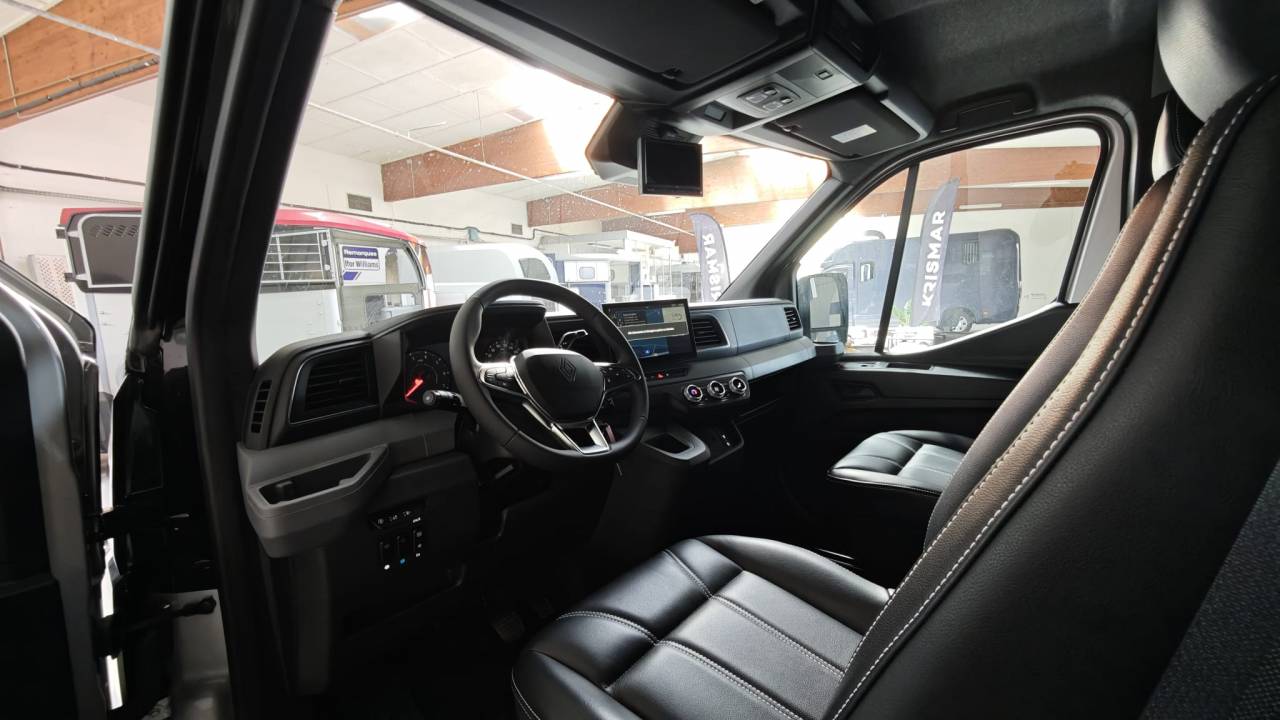 Horsebox HGV Krismar 5 PLACES ASSISES STALLES 2026 New