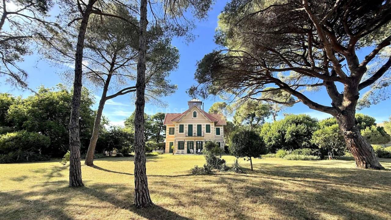 Luxurious equestrian property  Gard