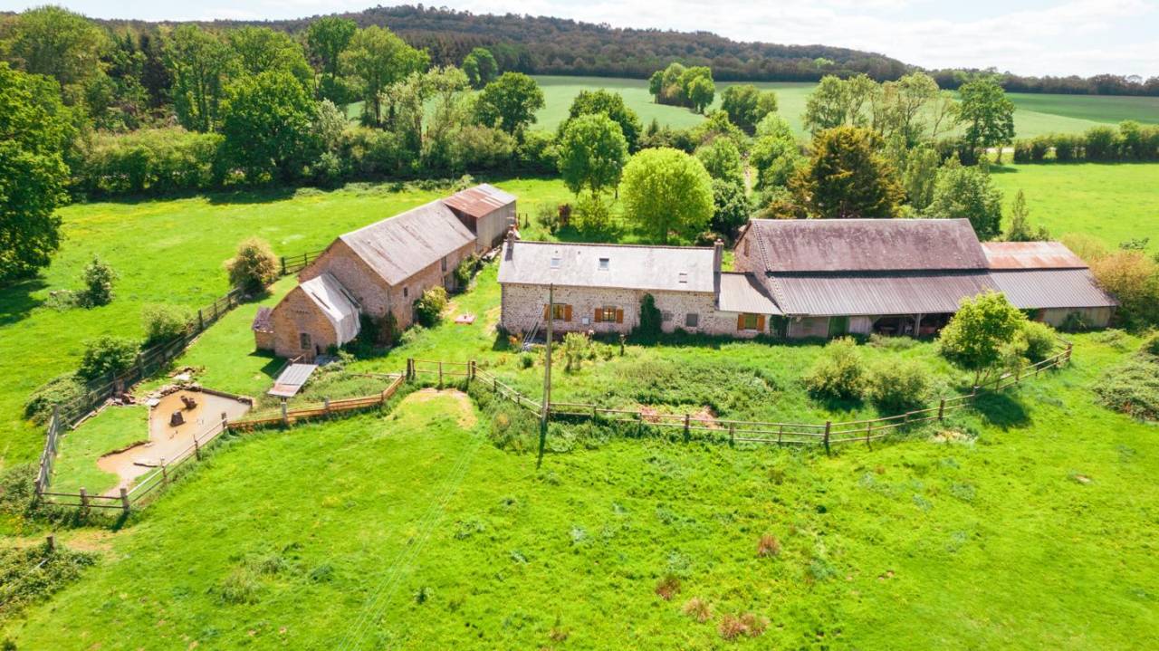 Equestrian property  Mayenne