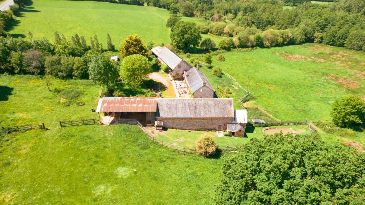 Equestrian property  Mayenne