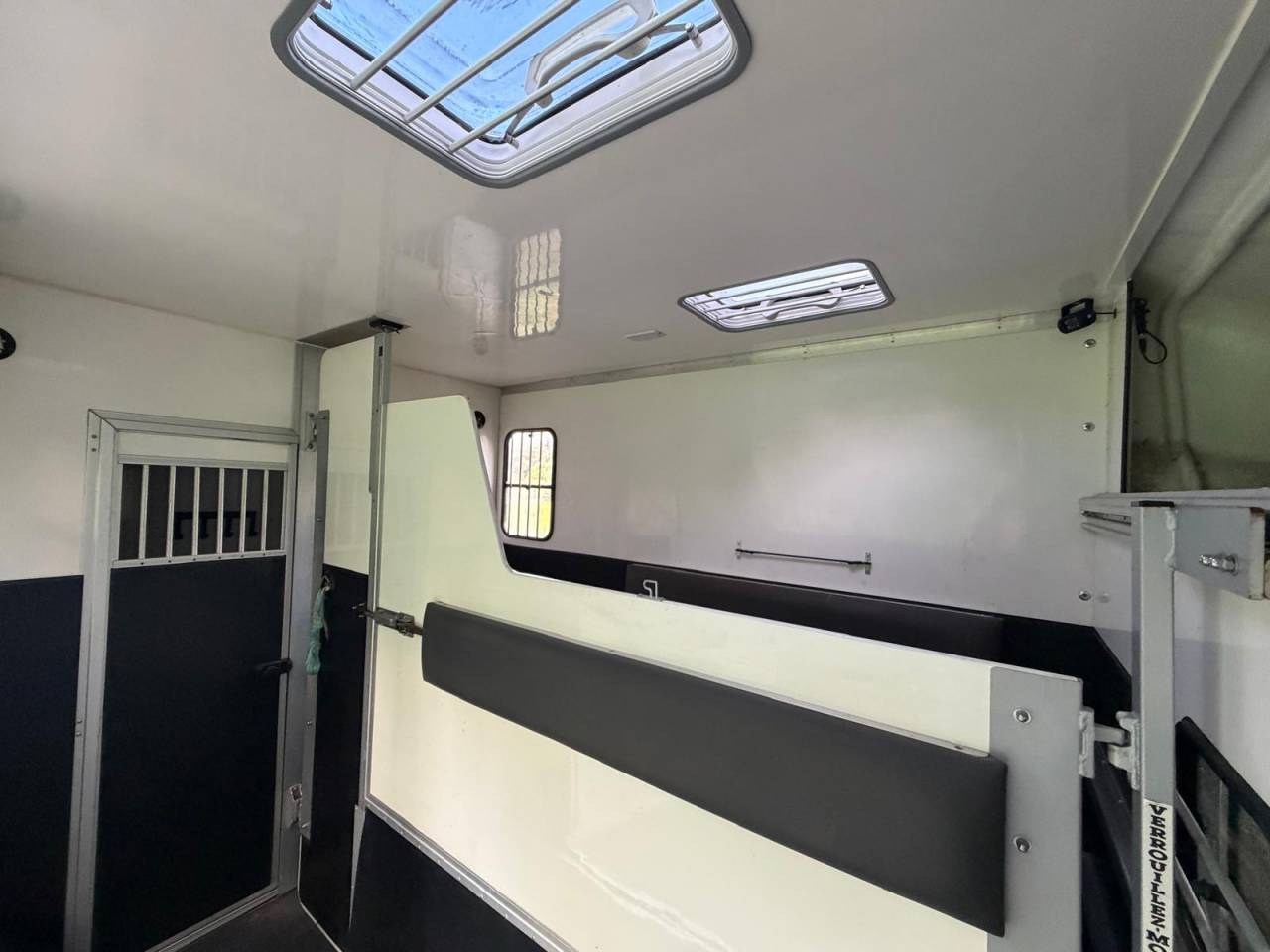 Horsebox HGV Les Vans ACR Renault Master 2022 Used