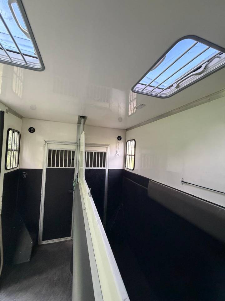 Horsebox HGV Les Vans ACR Renault Master 2022 Used