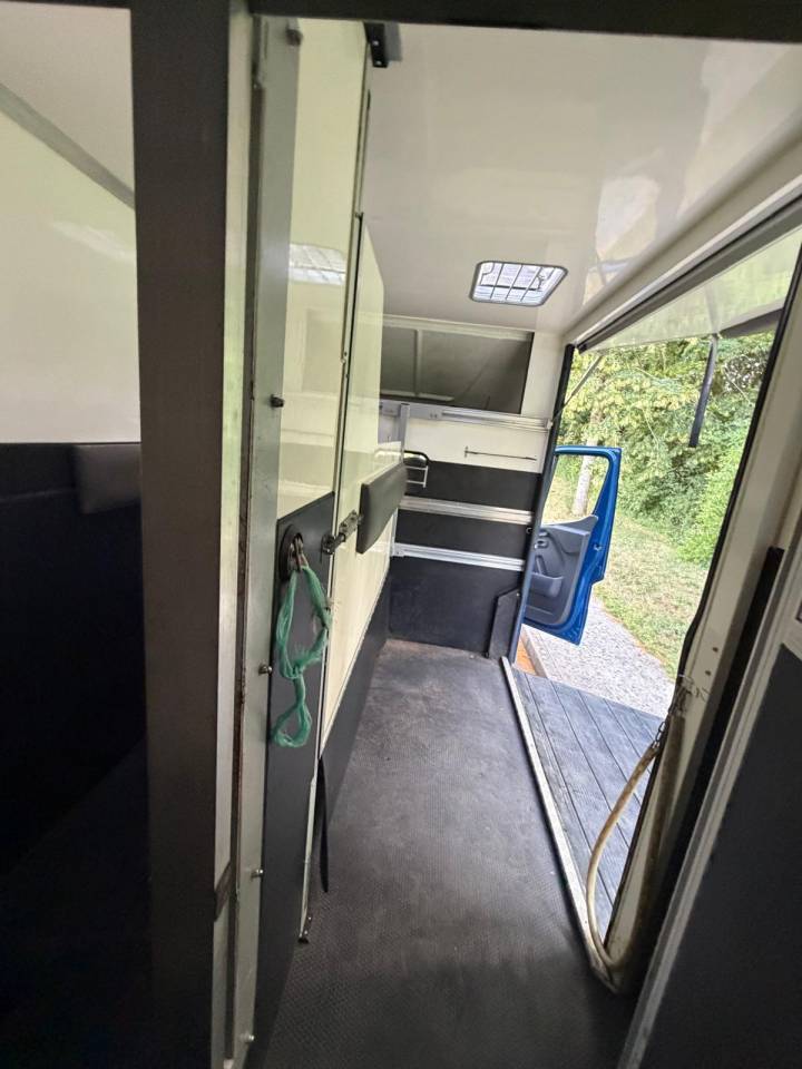 Horsebox HGV Les Vans ACR Renault Master 2022 Used