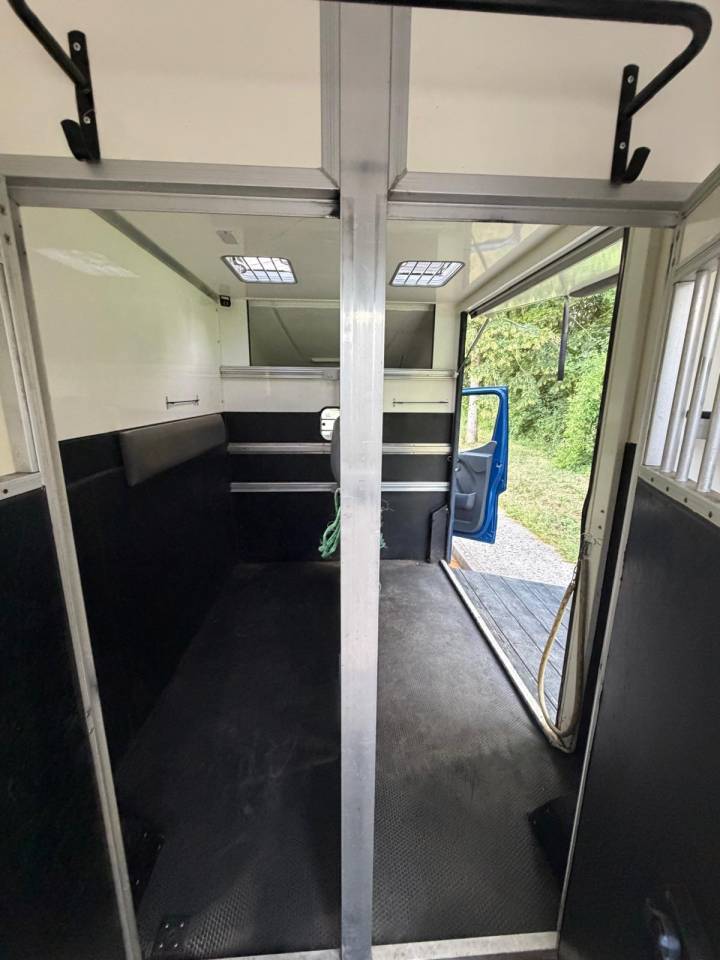 Horsebox HGV Les Vans ACR Renault Master 2022 Used