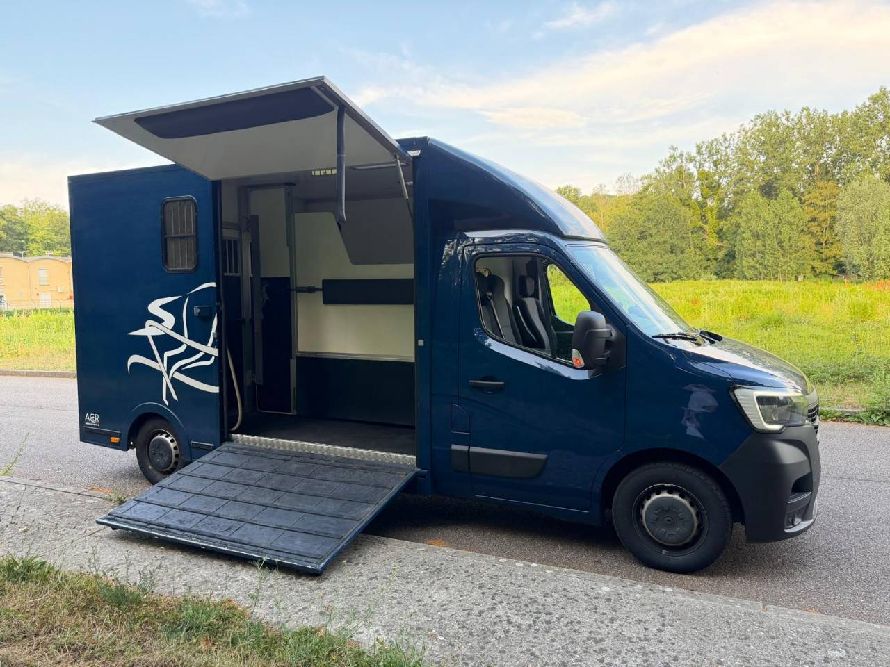 Horsebox HGV Les Vans ACR Renault Master 2022 Used