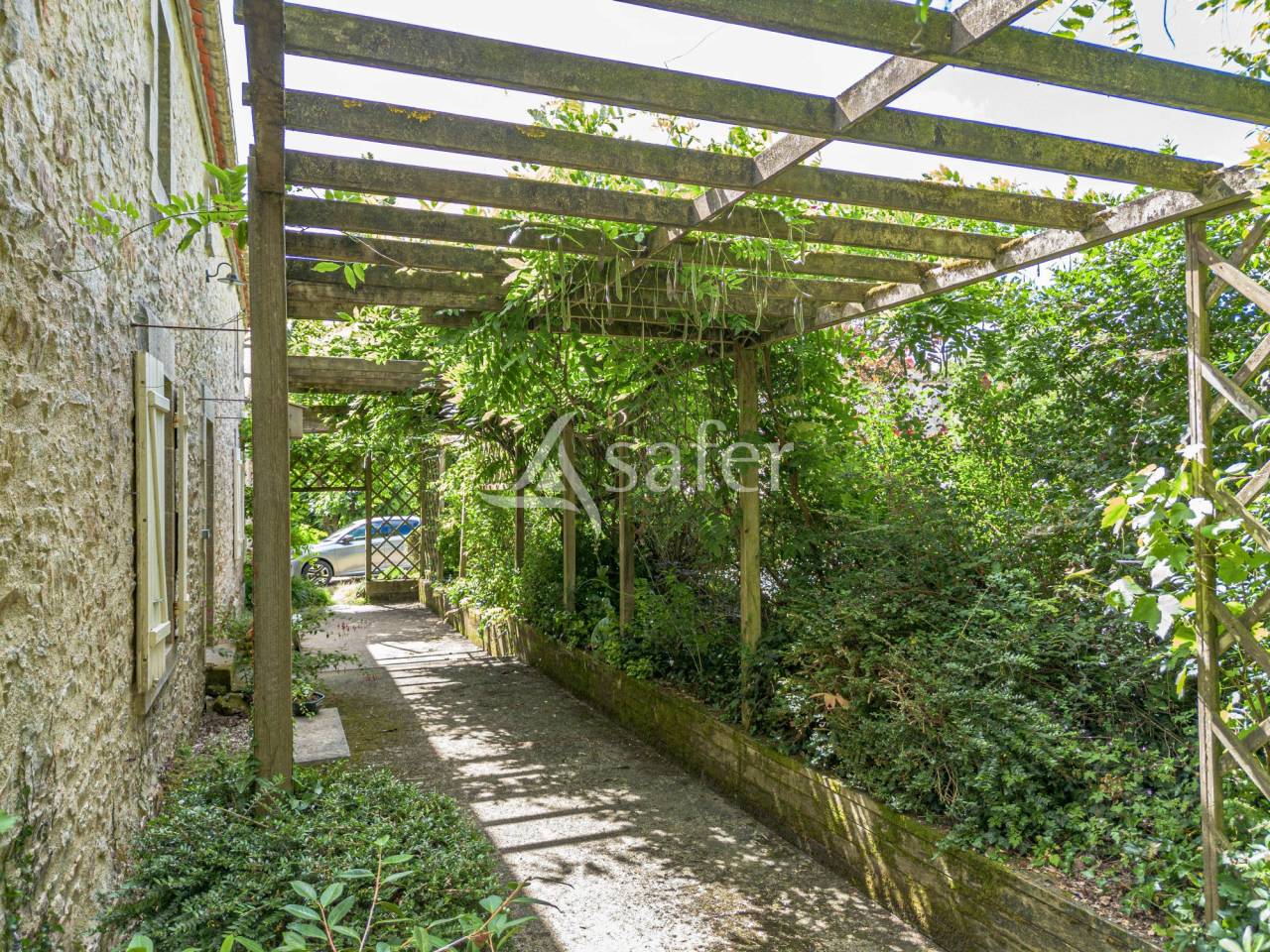 Other country property  Vend&eacute;e
