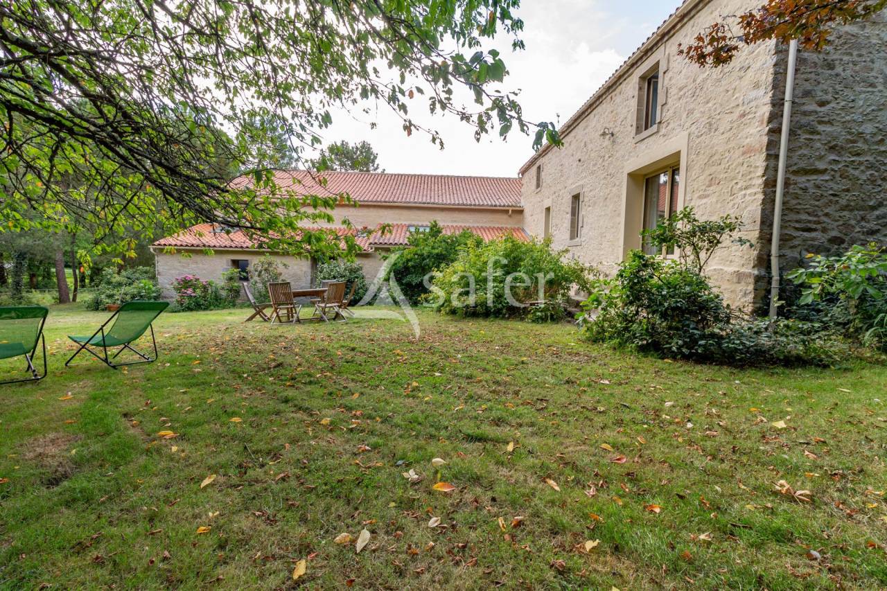 Other country property  Vend&eacute;e