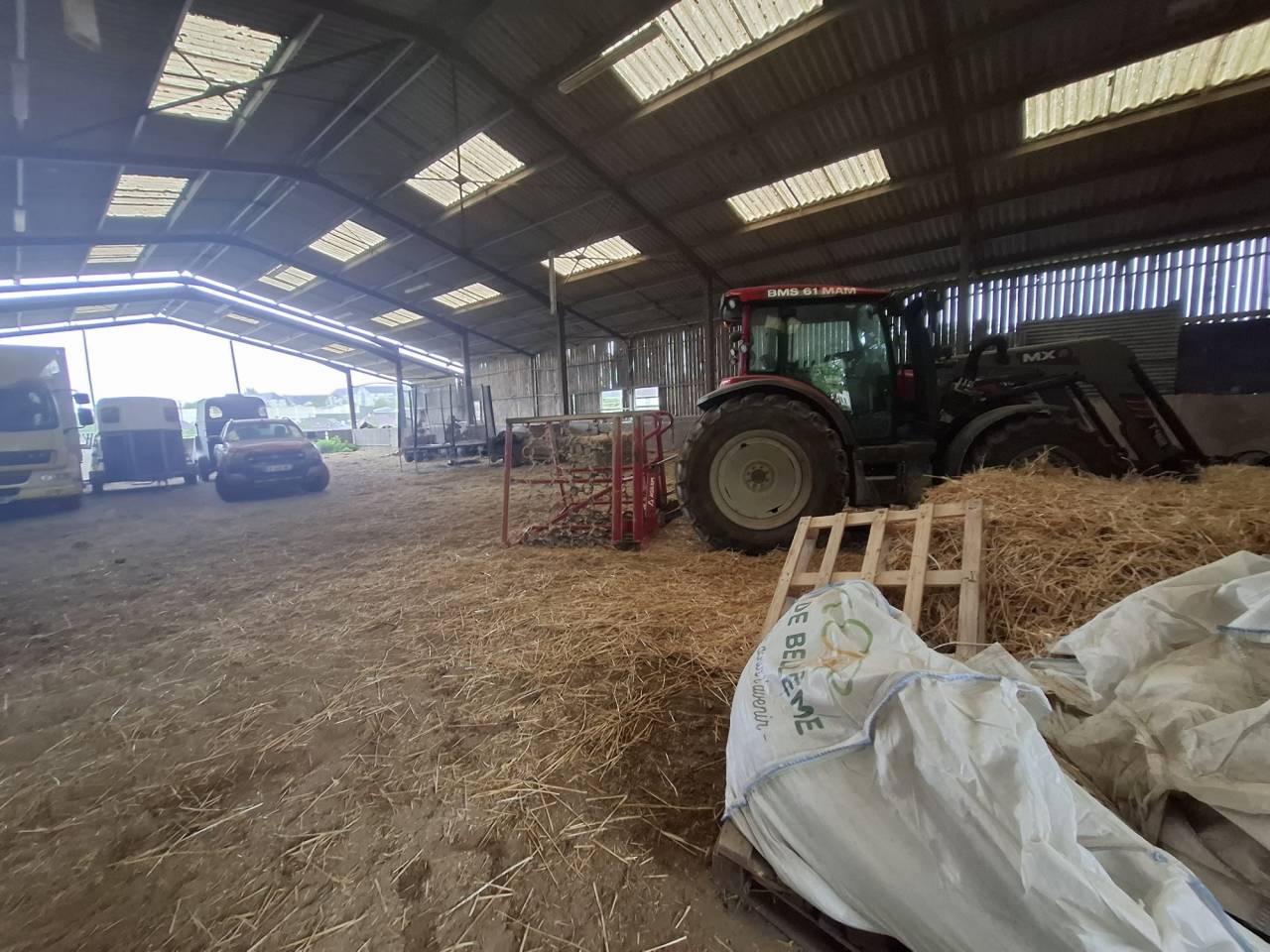 Livery yard  Sarthe