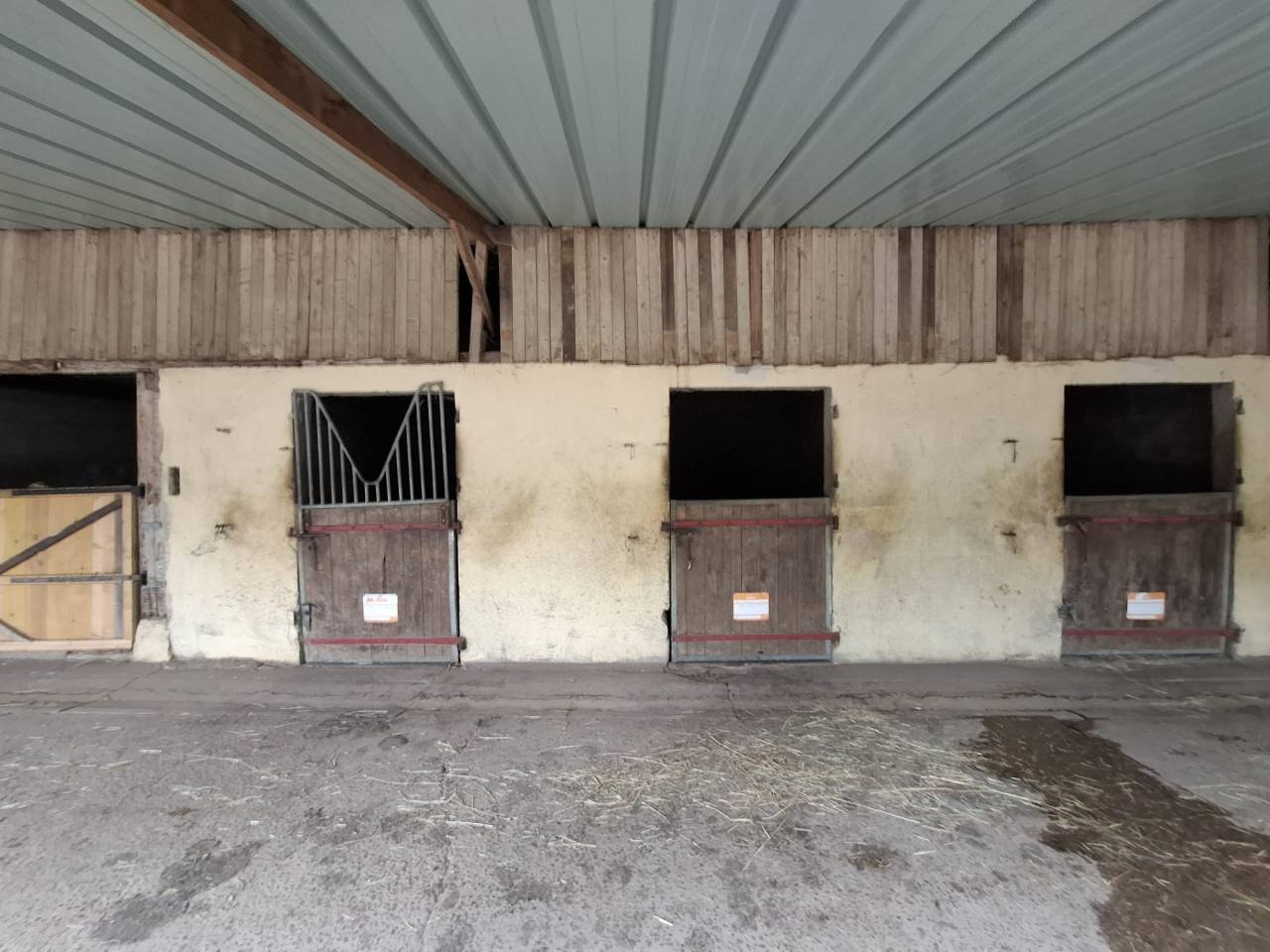 Livery yard  Sarthe