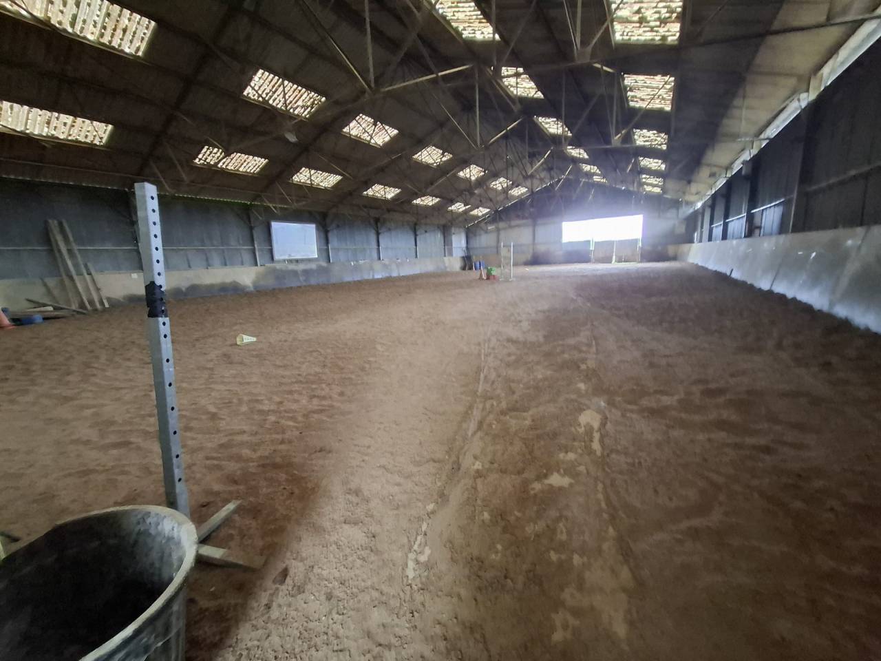 Livery yard  Sarthe