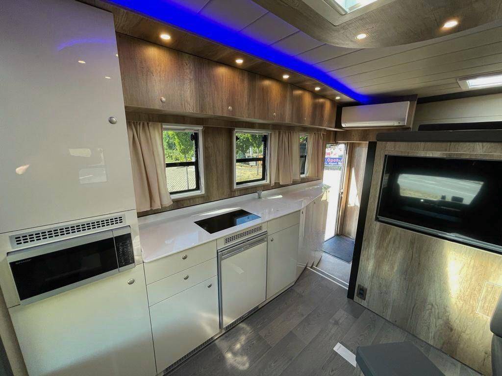 Horsebox NON-HGV Volvo VOLVO FM12 360ch 2023 New