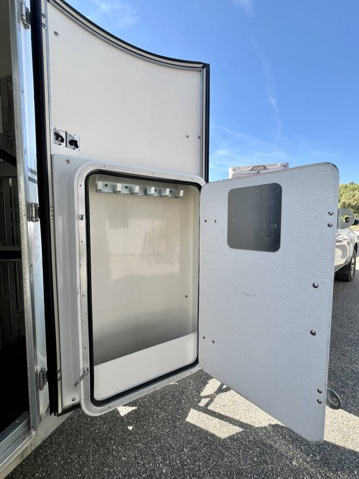 Horse trailer Fautras  2 Stalls 2023 Used