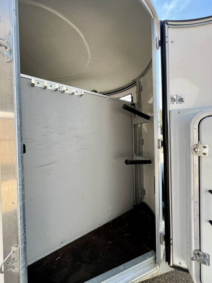 Horse trailer Fautras  2 Stalls 2023 Used