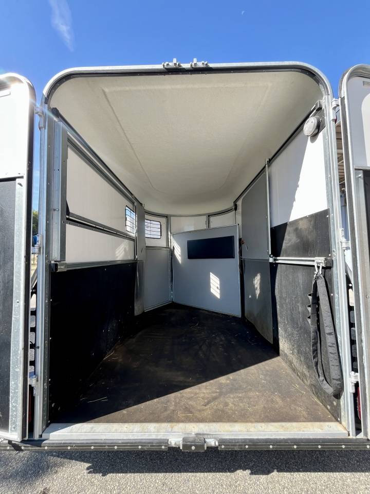 Horse trailer Fautras  2 Stalls 2023 Used