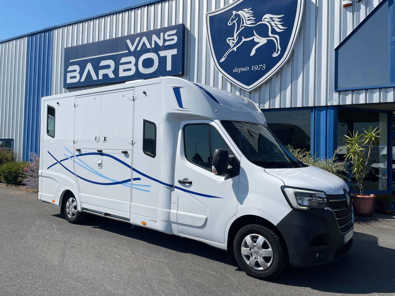 Horsebox HGV Theault master 2023 Used