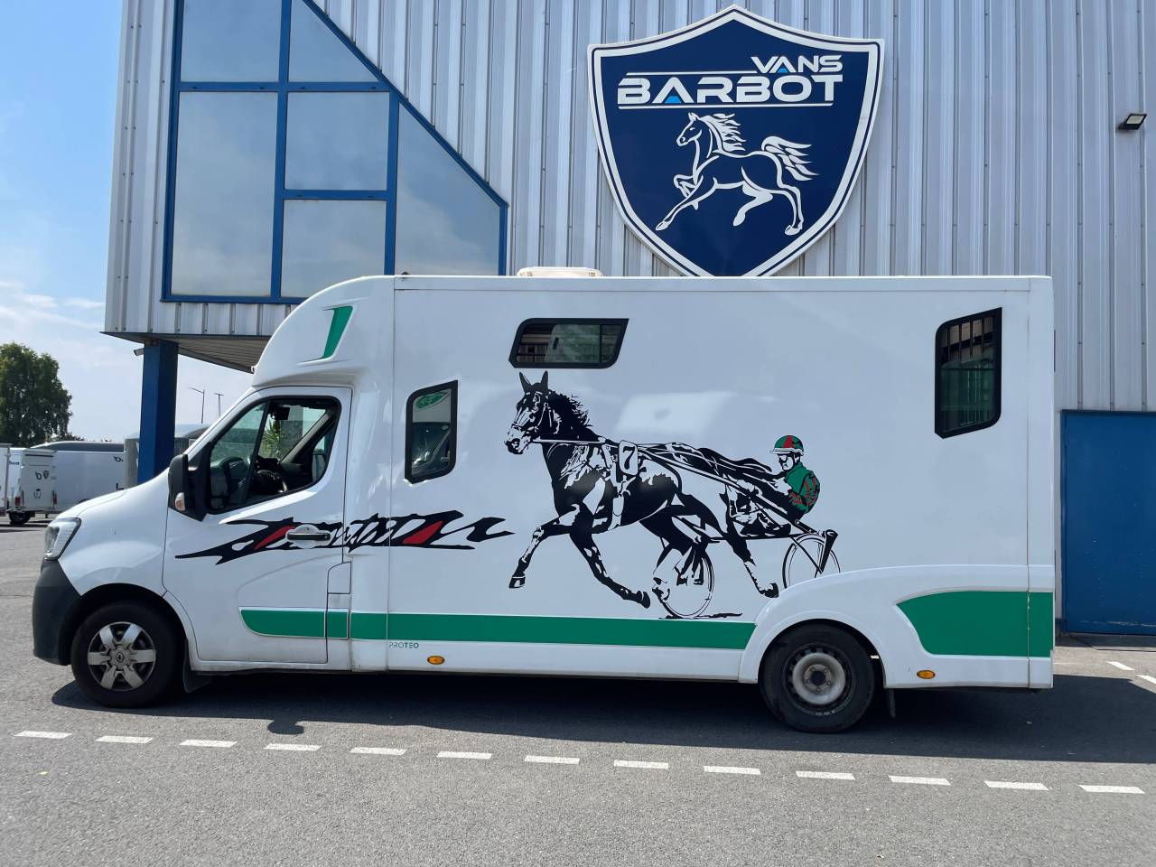 Horsebox HGV Theault master 2023 Used