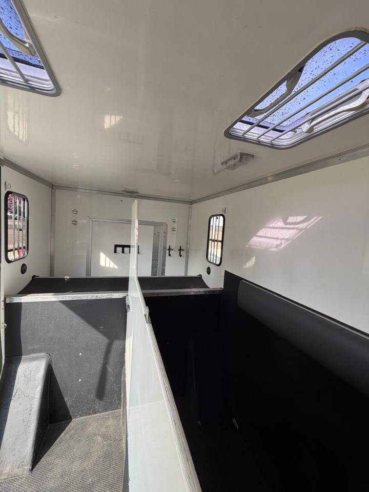 Horsebox HGV Les Vans ACR Renault Master 2013 Used
