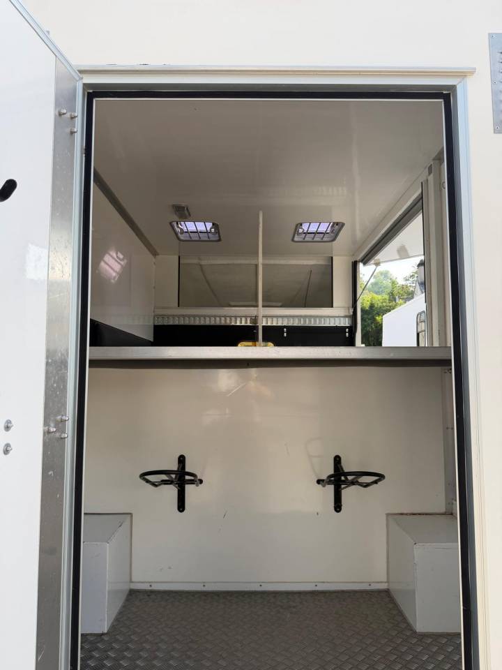 Horsebox HGV Les Vans ACR Renault Master 2013 Used