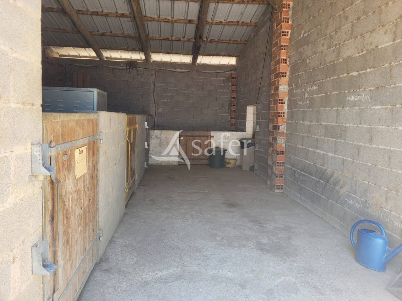 Equestrian property  Aude