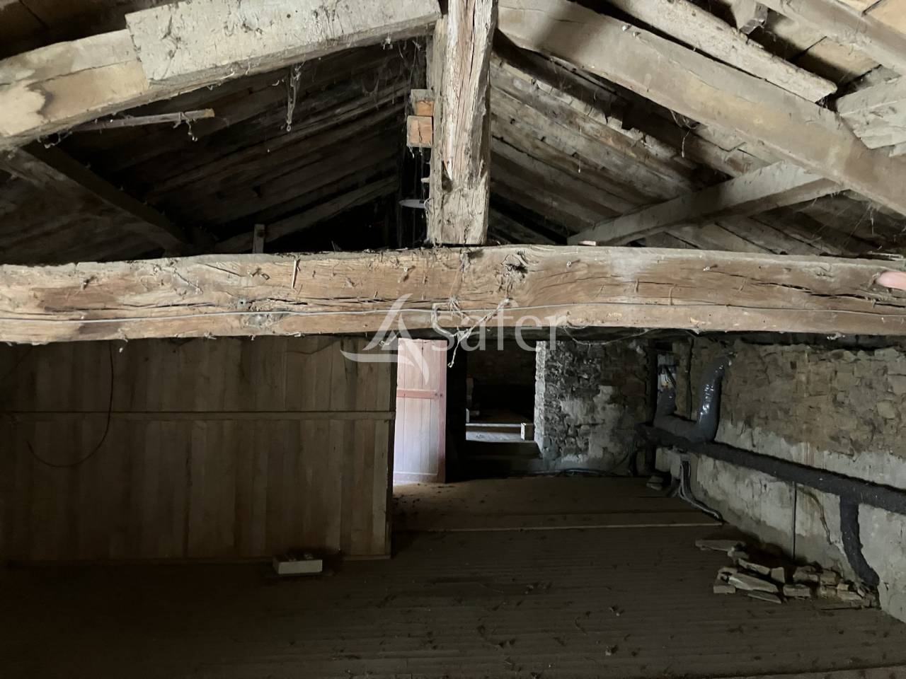 Hog farm / Piggery  Vend&eacute;e