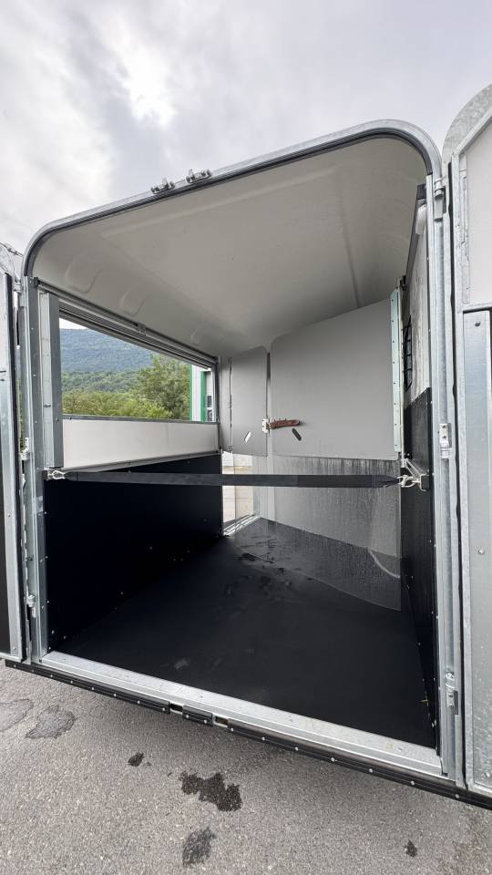 Horse trailer Fautras OBLIC X2 2 Stalls 2025 Used