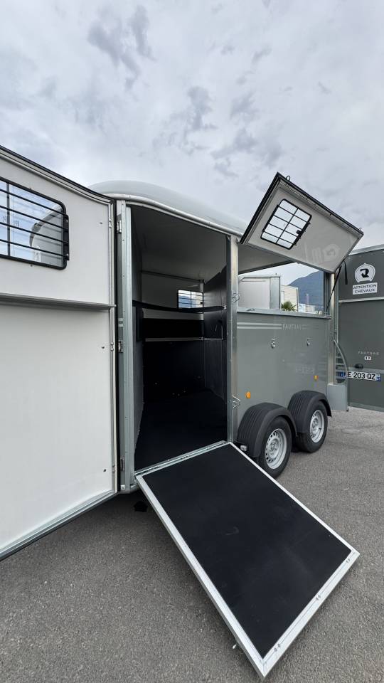 Horse trailer Fautras OBLIC X2 2 Stalls 2025 Used