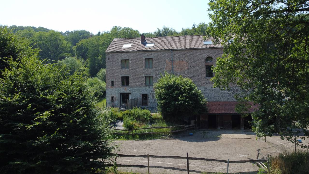 Luxurious equestrian property  Namur
