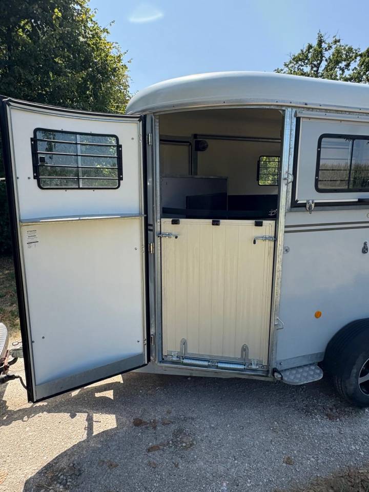 Horse trailer Fautras Oblic +2 2 Stalls 2023 Used