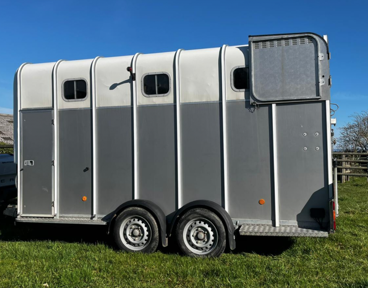 Horse trailer Ifor Williams HB510XL Jumbo 3 Stalls 2017 Used