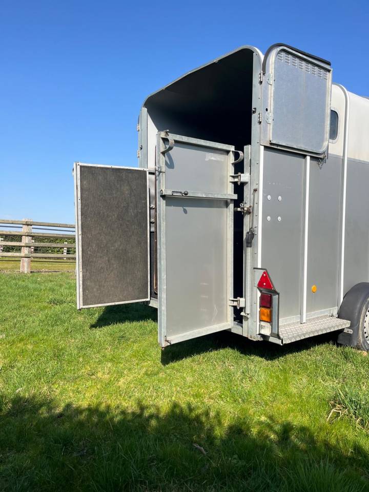 Horse trailer Ifor Williams HB510XL Jumbo 3 Stalls 2017 Used