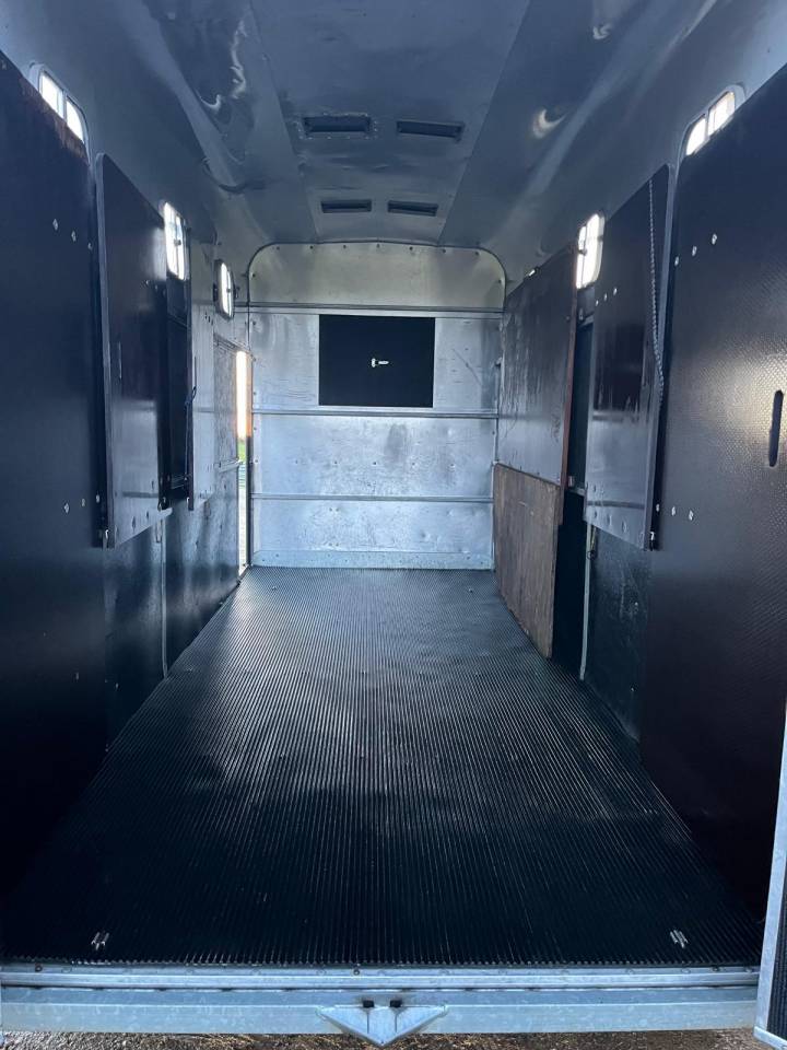 Horse trailer Ifor Williams HB510XL Jumbo 3 Stalls 2017 Used