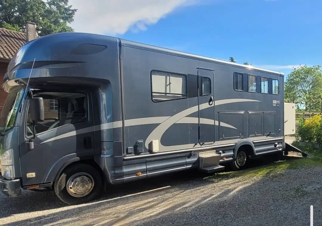 Horsebox NON-HGV Isuzu Equitrek 2025 Used