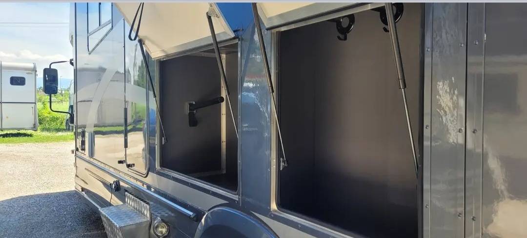 Horsebox NON-HGV Isuzu Equitrek 2025 Used