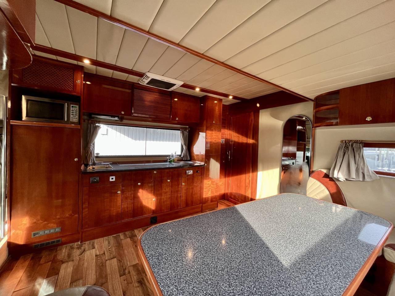 Horsebox NON-HGV Mercedes Mercedes Actros JK 2008 Used