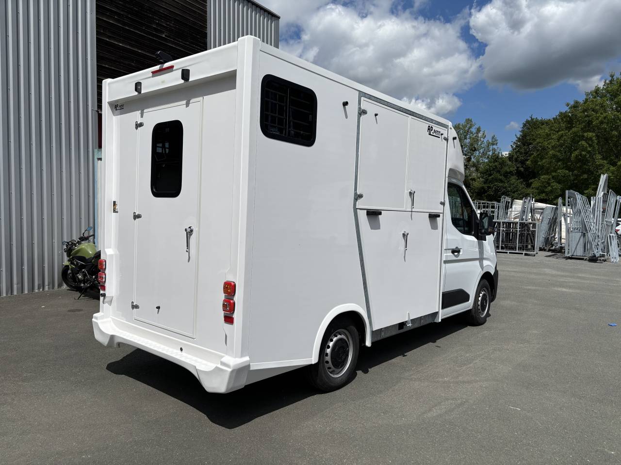Horsebox HGV AP Petit Nissan Interstar L2 2026 New