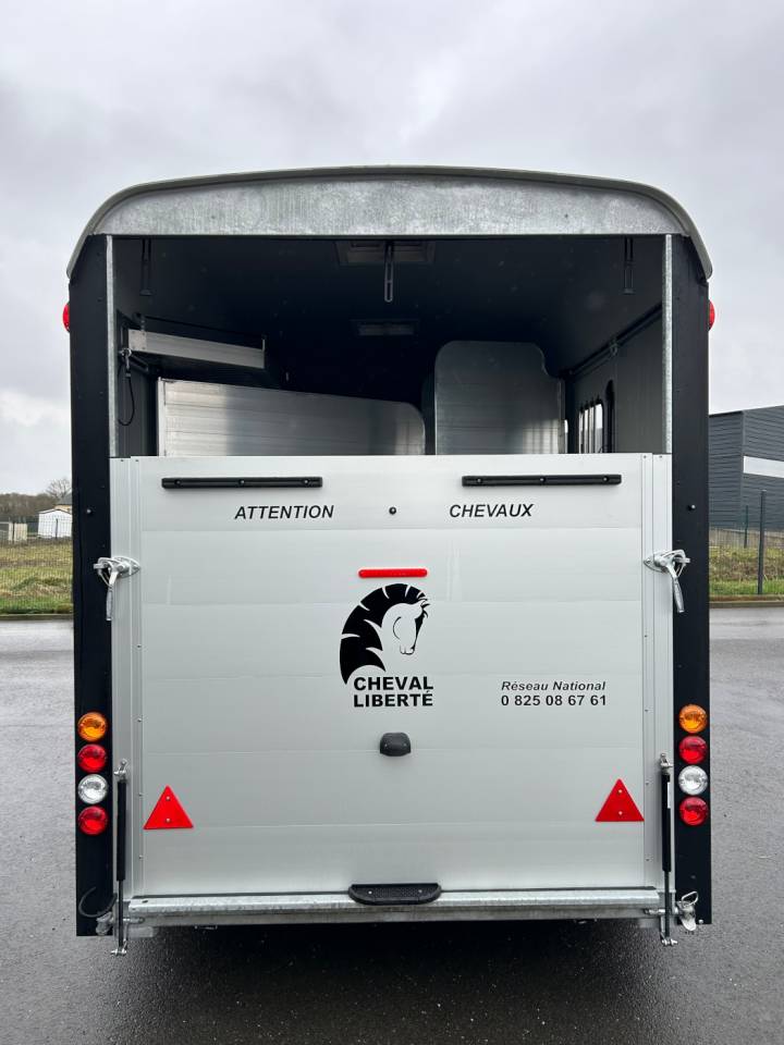 Horse trailer Cheval Liberte Maxi 3 3 Stalls 2026 New