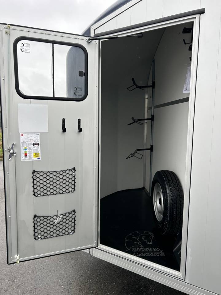 Horse trailer Cheval Liberte Maxi 3 3 Stalls 2026 New
