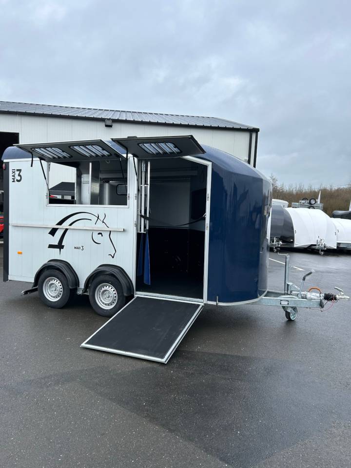 Horse trailer Cheval Liberte Maxi 3 3 Stalls 2026 New