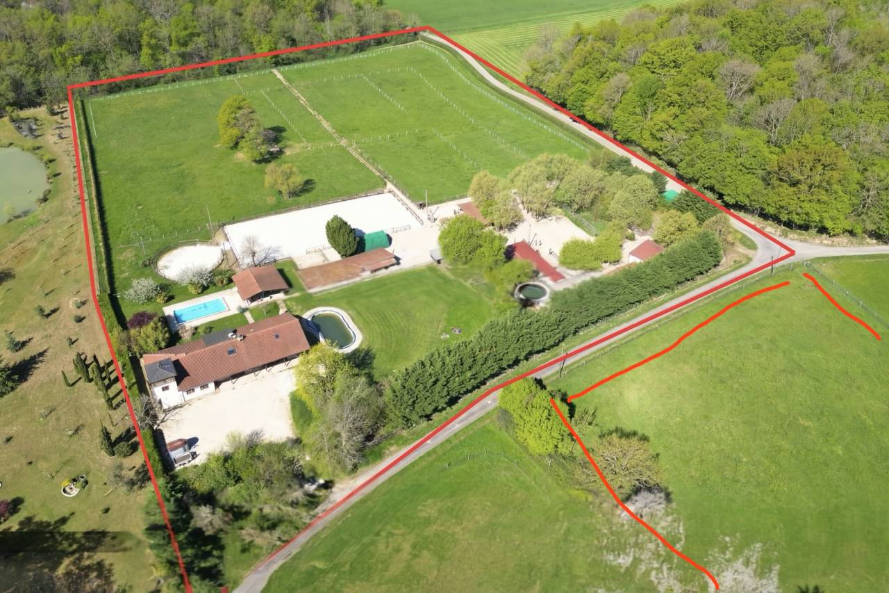 Equestrian property  Ain
