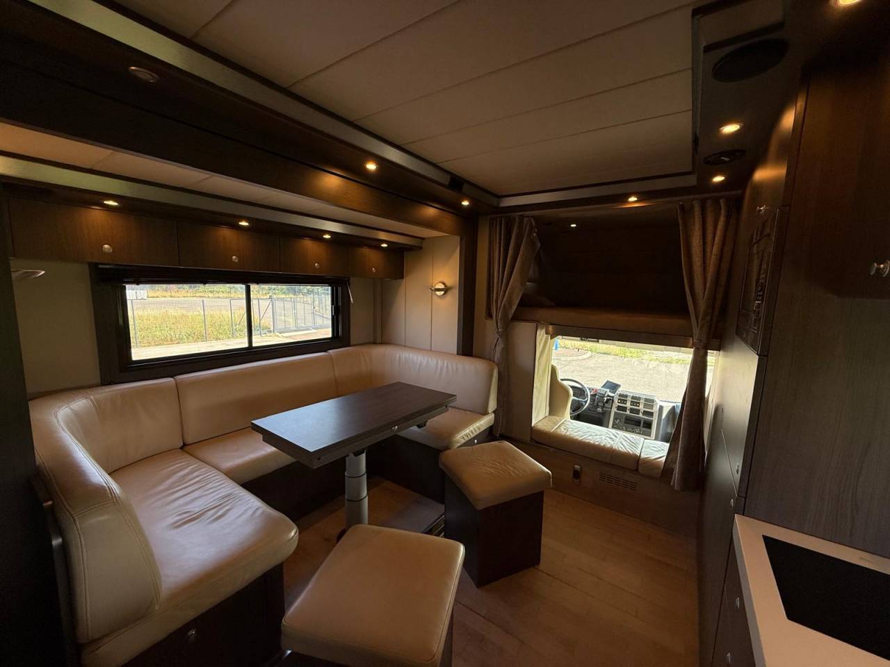Horsebox NON-HGV STX STX 6 CHEVAUX  2011 Used