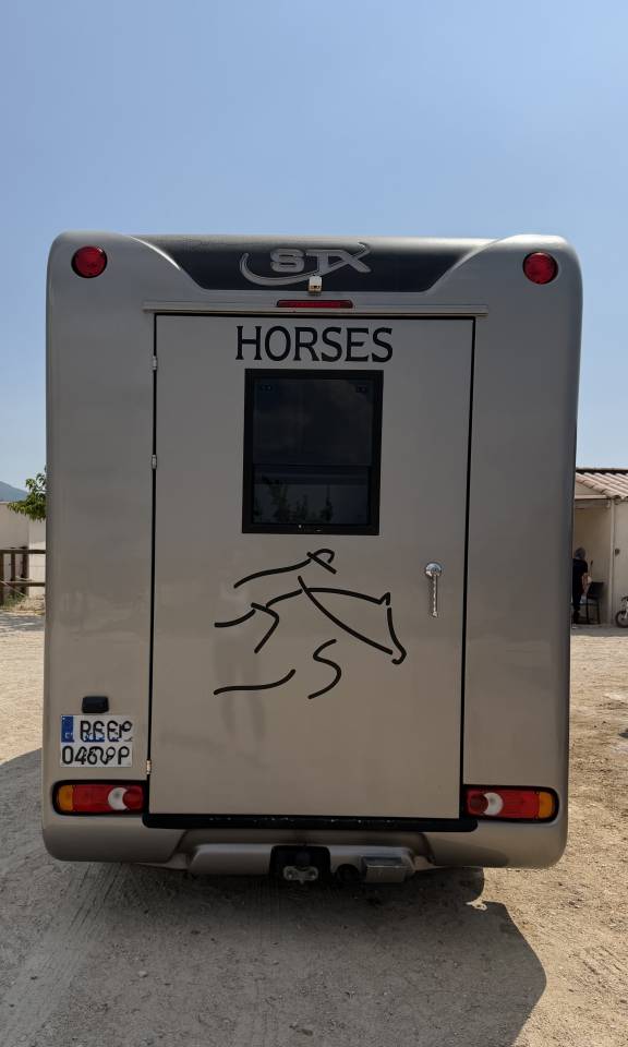 Horsebox HGV STX 3 places assises Stalle 2 chevaux  2014 Used