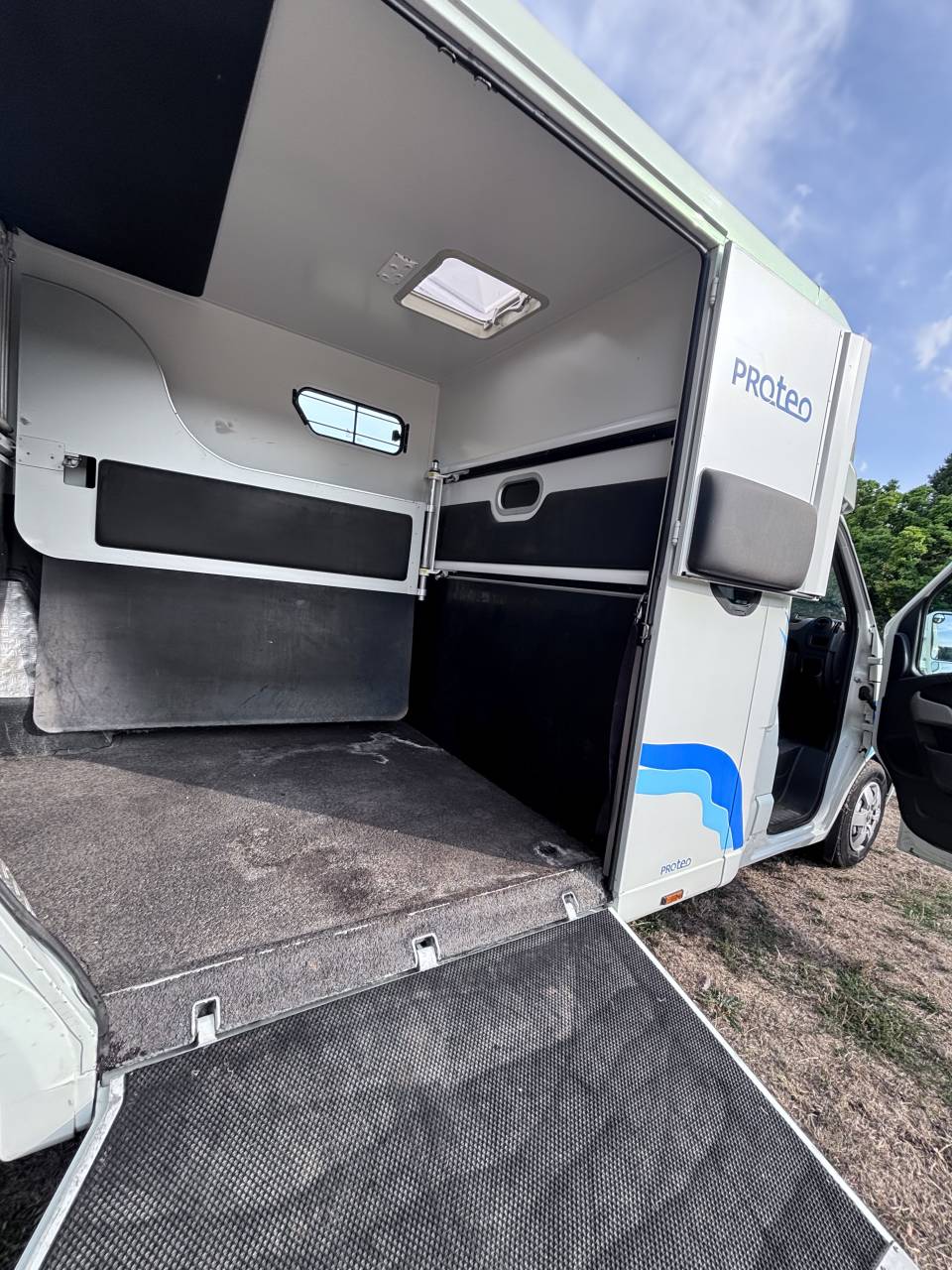 Horsebox HGV Renault Master Proteo 2010 Used